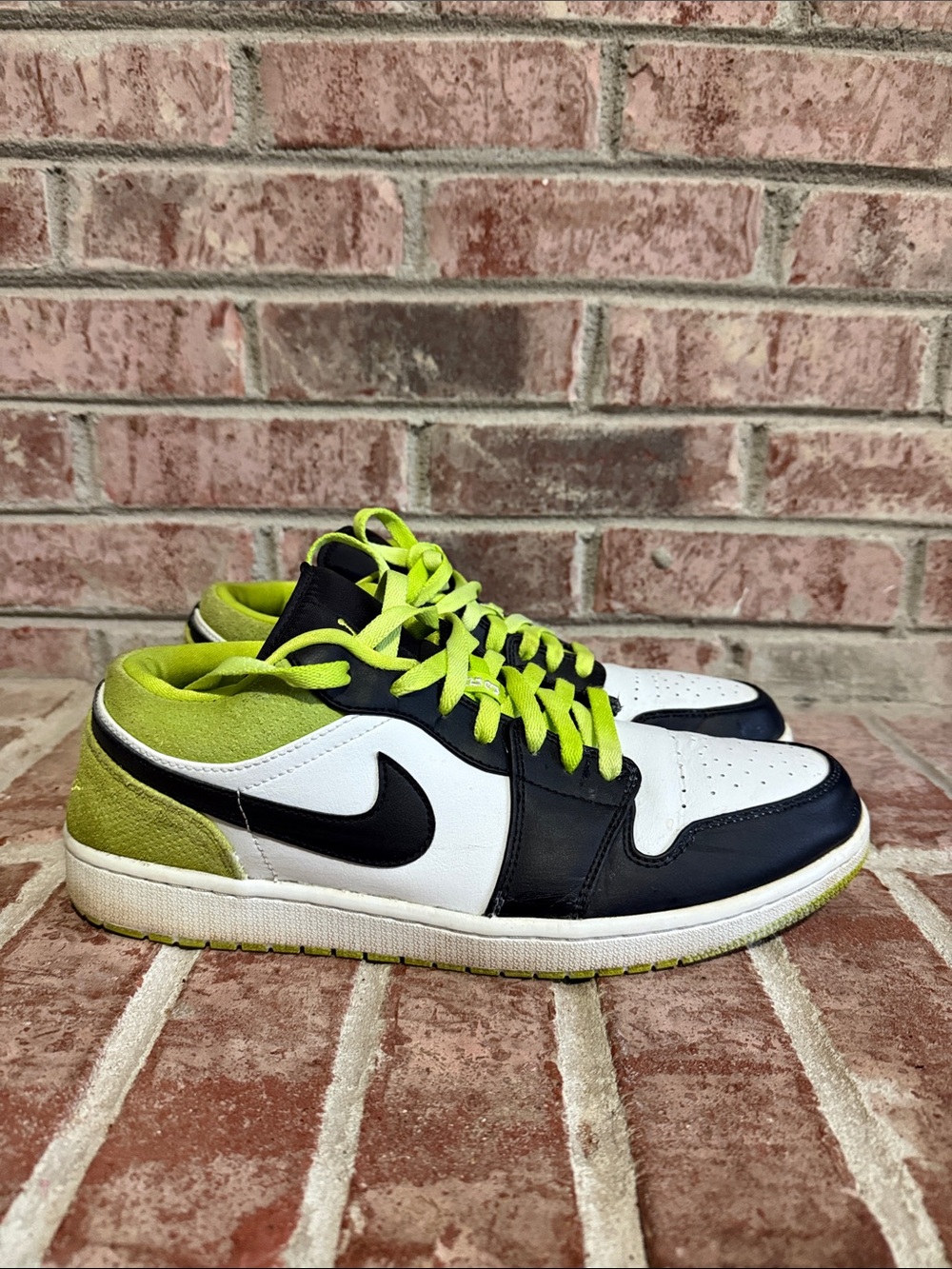 Men’s Jordan 1 low sneakers black cyber size 12